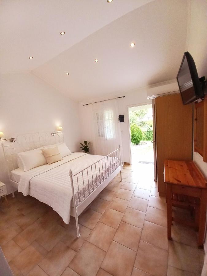 Manolia Apartments Ipsos Luaran gambar