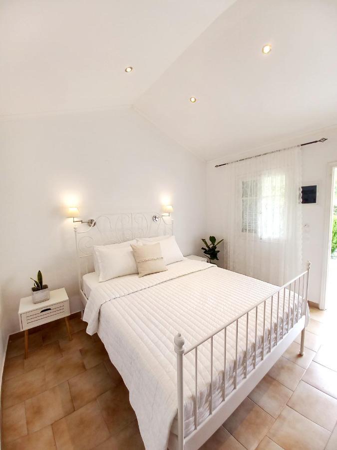 Manolia Apartments Ipsos Luaran gambar